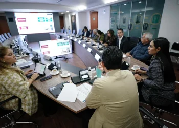 Indira Vizcaíno y Zoé Robledo dan seguimiento a acciones de salud en beneficio de colimenses