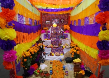 H Congreso del Estado de Colima. La Comisión de Educación, Cultura y Ciencia del Congreso del Estado, impulsó un concurso de altares de muertos el marco del 2 de noviembre, en el que participaron las diputadas y los trabajadores del Poder Legislativo