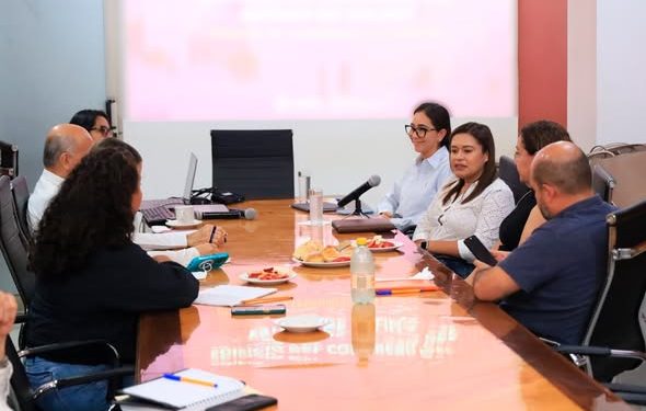 H Congreso del Estado de Colima. Este martes, las y los diputados integrantes de la Junta de Gobierno y Coordinación Política (JUCOPO), sostuvieron una reunión informativa en temas de infraestructura