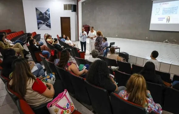 Conferencia “Cadenas invisibles: la neurociencia en la permanencia con el agresor” FGE