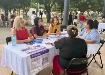 Feria “Somos Voz”, una campaña de prevención de violencias contra las mujeres realizada en la comunidad de El Colomo, en el municipio de Manzanillo. FGE
