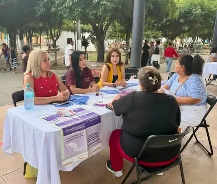 Feria “Somos Voz”, una campaña de prevención de violencias contra las mujeres realizada en la comunidad de El Colomo, en el municipio de Manzanillo. FGE