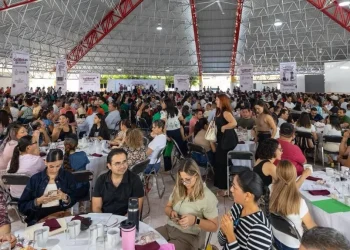 Indira Vizcaíno concluye entrega de laptops gratuitas a docentes de primarias públicas