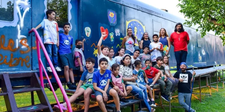 Niñas y niños remodelan el ‘Vagón de las Artes’ en Casa de la Cultura de Colima