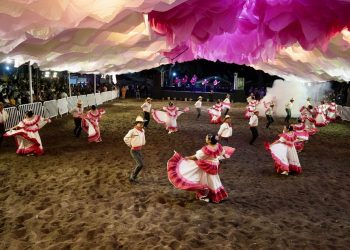 ‘Conquistador’ deslumbra al público en el Teatro del Caballo de la Feria de Colima 2025