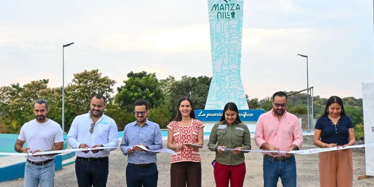 Rosi Bayardo inaugura Mirador de Manzanillo; tras años de abandono, hoy es digno y más seguro para familias y turistas