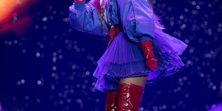 Prende Gloria Trevi el Foro Principal en el primer concierto gratuito de la Feria de Colima 2025