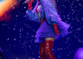 Prende Gloria Trevi el Foro Principal en el primer concierto gratuito de la Feria de Colima 2025