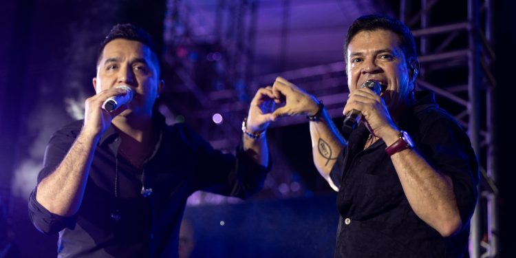Miles disfrutan el último concierto gratuito en la Feria de Colima, con Jorge Medina y Josi Cuen