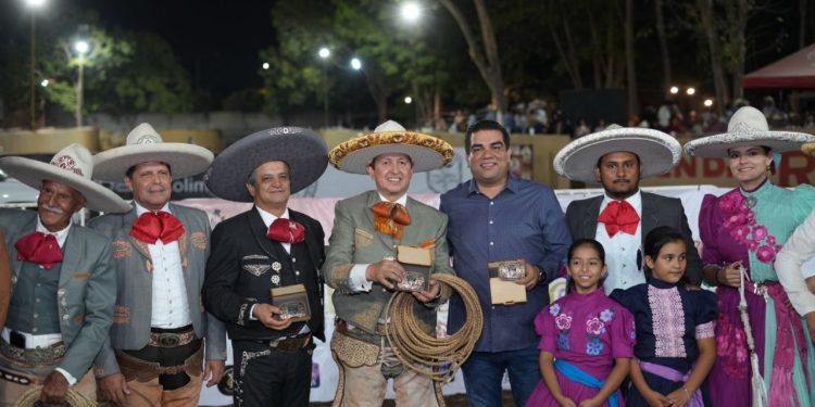 Emanuel Rodríguez, campeón del Torneo Nacional de Charro Completo en la Feria de Colima