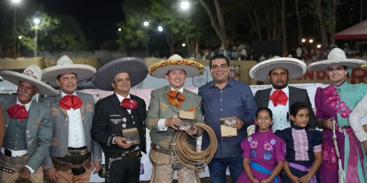 Emanuel Rodríguez, campeón del Torneo Nacional de Charro Completo en la Feria de Colima