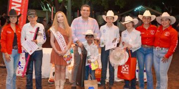 Celebran primera edición del ‘Rodeotlón’ en el Teatro del Caballo de la Feria de Colima