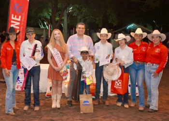 Celebran primera edición del ‘Rodeotlón’ en el Teatro del Caballo de la Feria de Colima