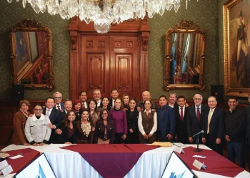 Gobernadora de Colima participa en reunión con la Presidenta Claudia Sheinbaum; abordan temas relacionados con IMSS Bienestar