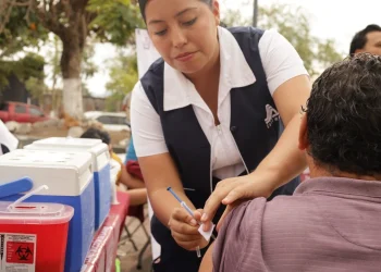 Salud Colima instala módulos semifijos de vacunación en los 4 municipios más grandes