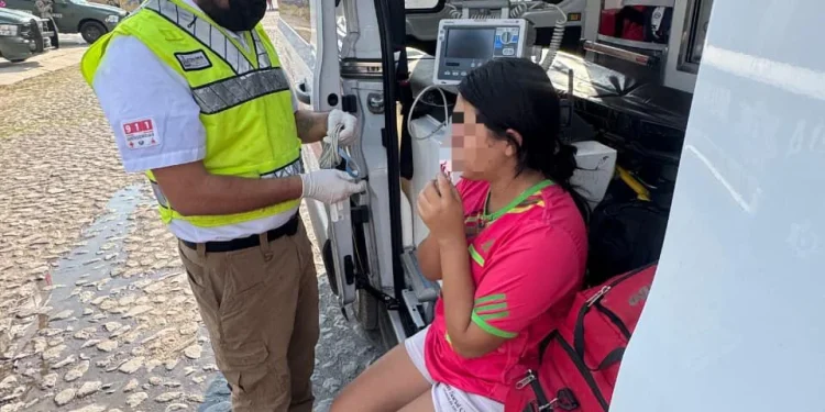 UEPC: CRUM y Bomberos atienden a menor en incendio de vivienda, en Villa de Álvarez