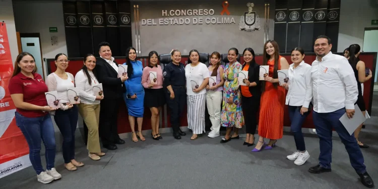 En el H Congreso del Estado de Colima se llevó a cabo la presentación del libro “Antología Poética de Mujeres en Proceso de Reinserción Social”