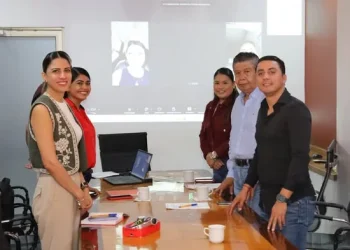 H Congreso del Estado de Colima. Integrantes de la comisión de Estudios Legislativos y Puntos Constitucionales, llevaron a cabo una sesión de trabajo para analizar diversas iniciativas que fueron turnadas a dicha comisión