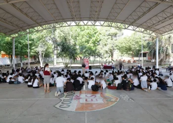 Congreso y Policía Cibernética llevan charla a secundaria Enrique Corona Morfín sobre seguridad y violencia de género en redes