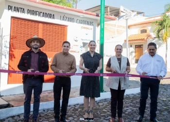 Indira Vizcaíno y Ciapacov entregan rehabilitación de planta purificadora en la capital colimense