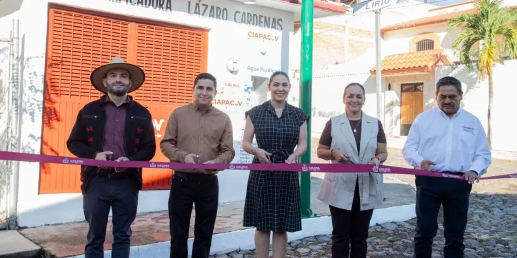 Indira Vizcaíno y Ciapacov entregan rehabilitación de planta purificadora en la capital colimense