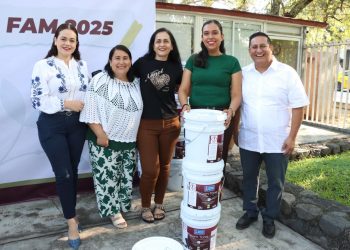Entrega Secretaría de Educación pintura para mejorar escuelas del estado de Colima