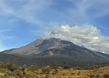 Volcán de Colima mantiene actividad estable y sin riesgo: UEPC