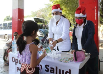 Indira Vizcaíno inaugura el ‘Bosque Navideño’ en el Parque Regional de Colima