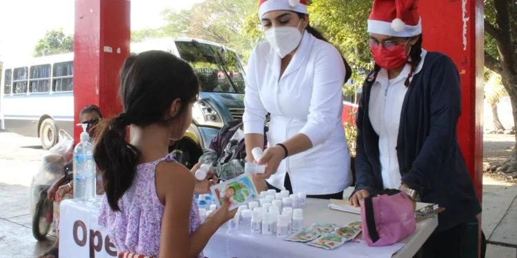 Indira Vizcaíno inaugura el ‘Bosque Navideño’ en el Parque Regional de Colima