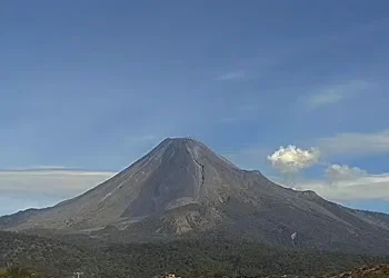 Volcán de Colima mantiene actividad estable y sin riesgo: UEPC