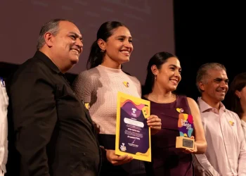 Indira Vizcaíno y Fundación Teletón reconocen a colimenses por su apoyo para lograr construir un CRIT en la entidad