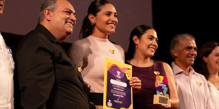 Indira Vizcaíno y Fundación Teletón reconocen a colimenses por su apoyo para lograr construir un CRIT en la entidad