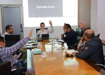 H Congreso del Estado de Colima. Integrantes de la Junta de Gobierno y Coordinación Política (JUCOPO) del Congreso del Estado de Colima, llevaron a cabo su reunión Extraordinaria Mixta No.52, en la que se aprobaron varios asuntos administrativos