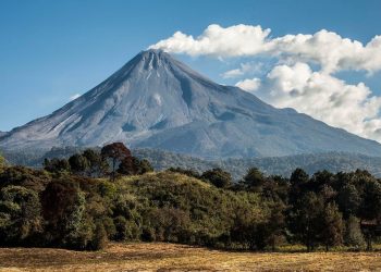 En calma y estable el Volcán de Fuego; no hay riesgo para la población: UEPC Colima