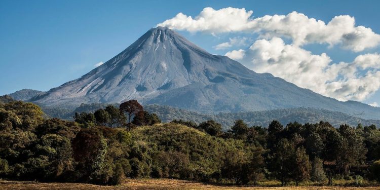 En calma y estable el Volcán de Fuego; no hay riesgo para la población: UEPC Colima