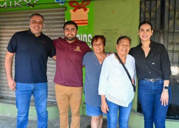 Supervisa Rosi Bayardo rehabilitación de redes de agua y drenaje en calle Jacarandas, Valle de las Garzas