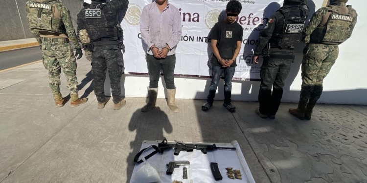 AUTORIDADES FEDERALES DETIENEN A DOS GENERADORES DE VIOLENCIA Y ASEGURAN ARMAS DE FUEGO EN SINALOA