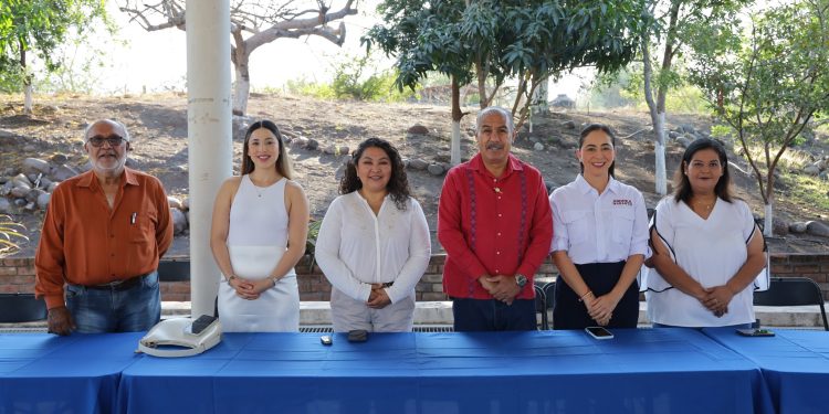 H Congreso del Estado de Colima | Celebran ceremonia cívica en Cofradía de Juárez