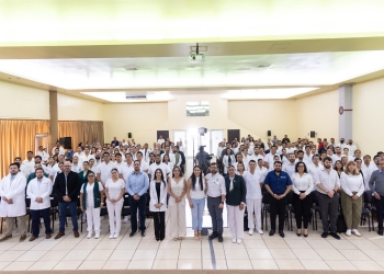 La gobernadora de Colima, Indira Vizcaíno Silva, participó en el evento ‘Más especialistas, más enfermeras, más bienestar’,