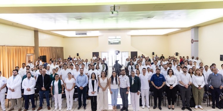 La gobernadora de Colima, Indira Vizcaíno Silva, participó en el evento ‘Más especialistas, más enfermeras, más bienestar’,