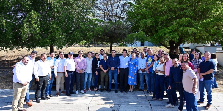 ¡Nuestro presidente Riult Rivera fortalece el parque vehicular del Ayuntamiento!