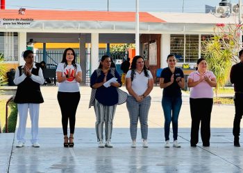 Centro de Justicia para las Mujeres lleva Feria de Servicios a secundaria de Villa de Álvarez
