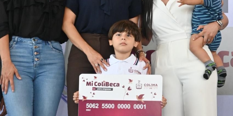 Entrega Rosi Bayardo Becas a Preescolar: Mi ColiBeca para Empezar