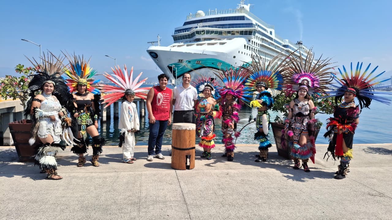 Líneas de cruceros siguen confiando en Manzanillo como puerto seguro; llega por primera vez el ‘Norwegian Jade’
