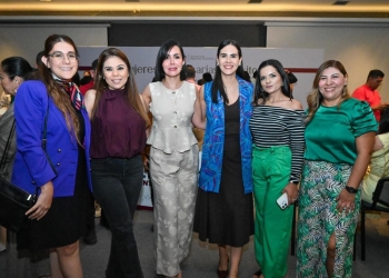 Rosi Bayardo celebra el esfuerzo de mujeres colimenses en Panel “Mujeres Empresarias de Éxito”