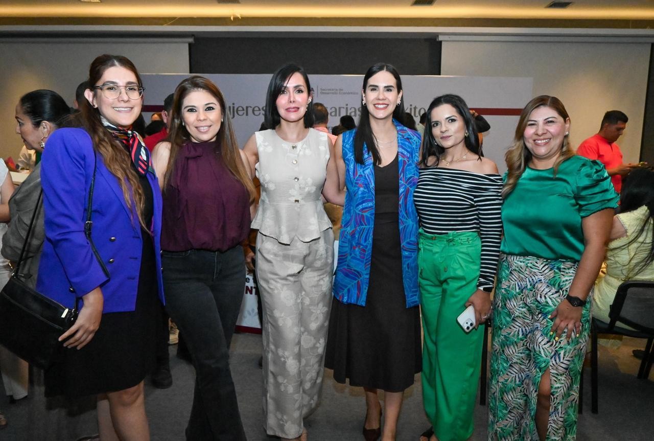 Rosi Bayardo celebra el esfuerzo de mujeres colimenses en Panel “Mujeres Empresarias de Éxito”