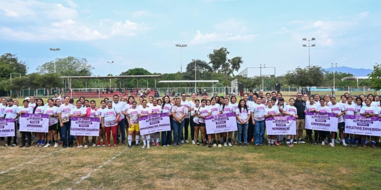 Rosi Bayardo promueve el talento de las mujeres en torneo de futbol