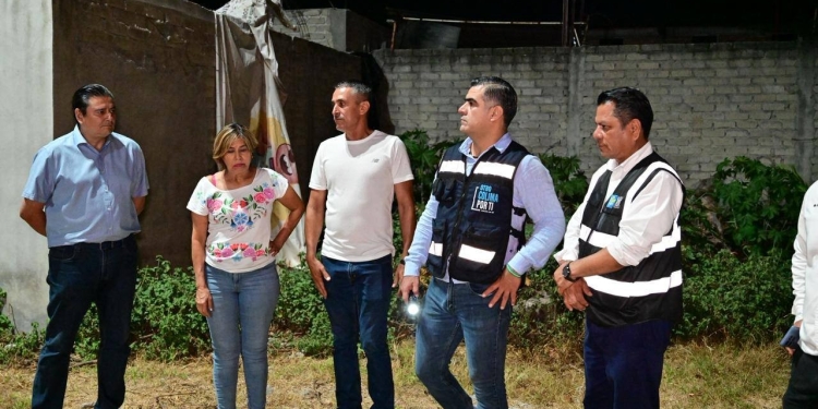 ¡El presidente Riult Rivera realizó #PatrullajeNocturno en la colonia Vicente Guerrero!