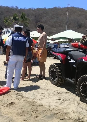 Rescata Protección Civil Manzanillo y Marina a cuatro menores en playa Miramar