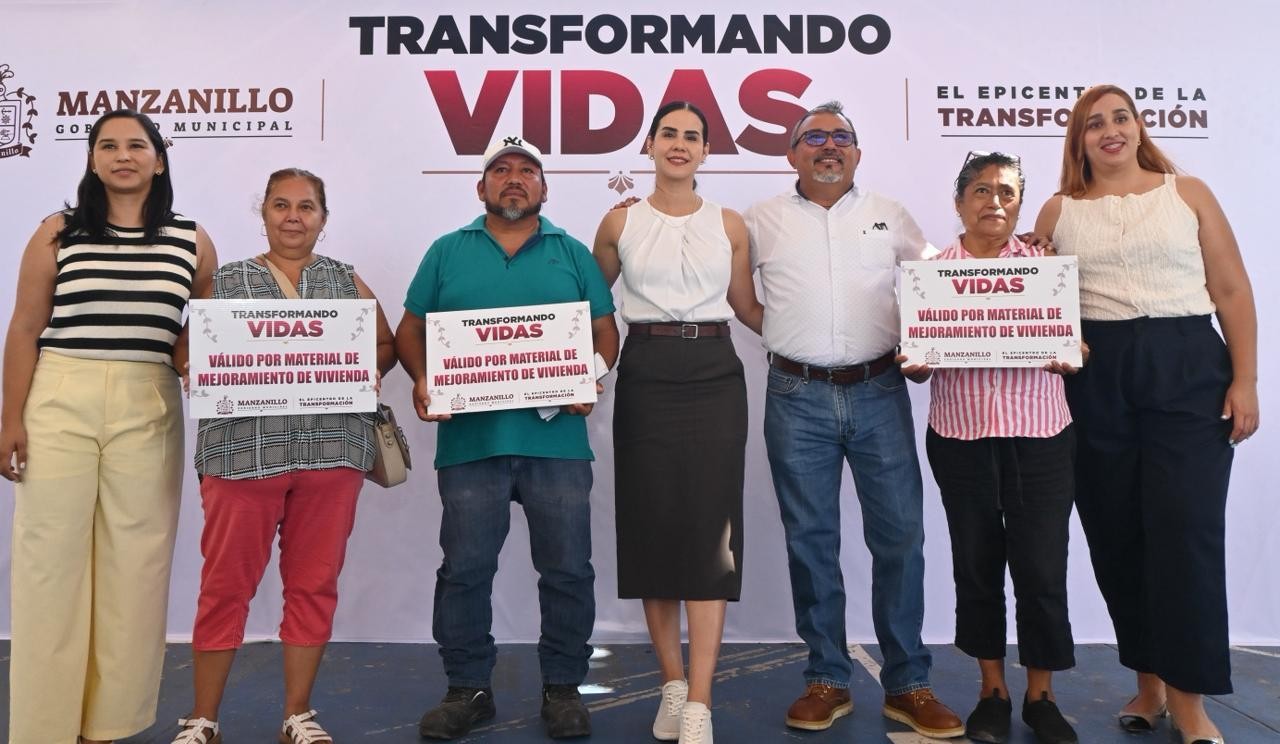 Rosi Bayardo entrega apoyos para mejoramiento de viviendas